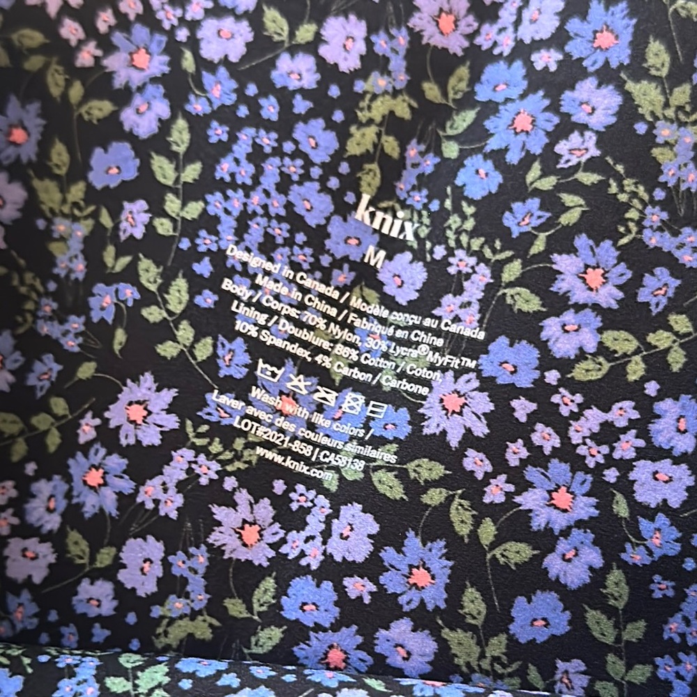 Knix‎ HiTouch High Rise Leggings in Garden Daze - Picture 3 of 6